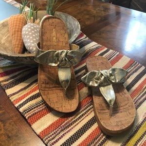 😊😊😊Nine West🔥Almost new, never worn outside. Metallic gold sandals.😊😊😊